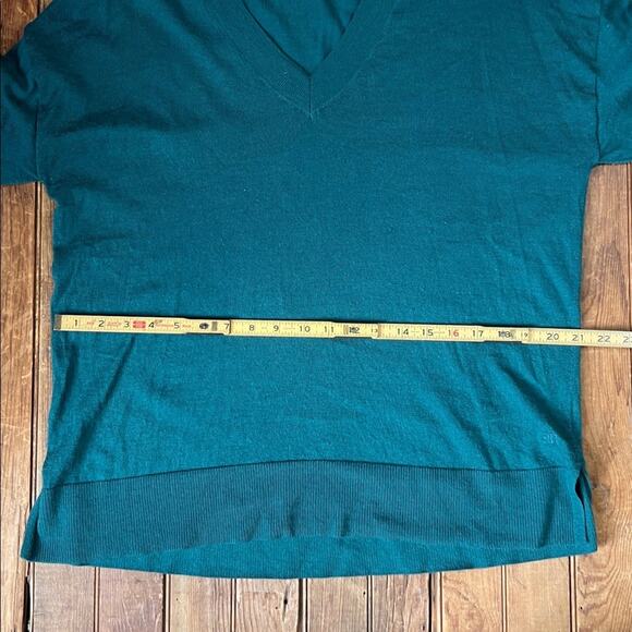 Women’s Banana Republic Sweater green v neck oversized size large - Picture 4 of 6
